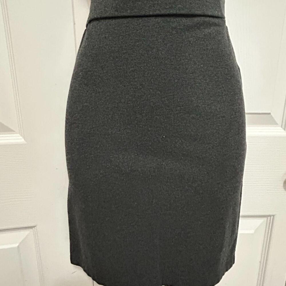 Forever21 charcoal gray pencil skirt. Mid-length. Stretch pull-up skirt. Size S.